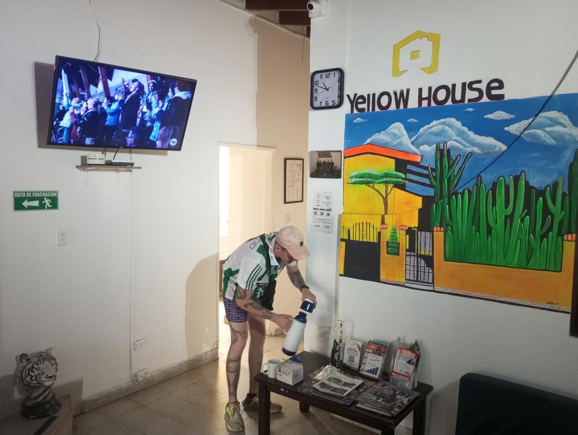 Hostel Yellow House