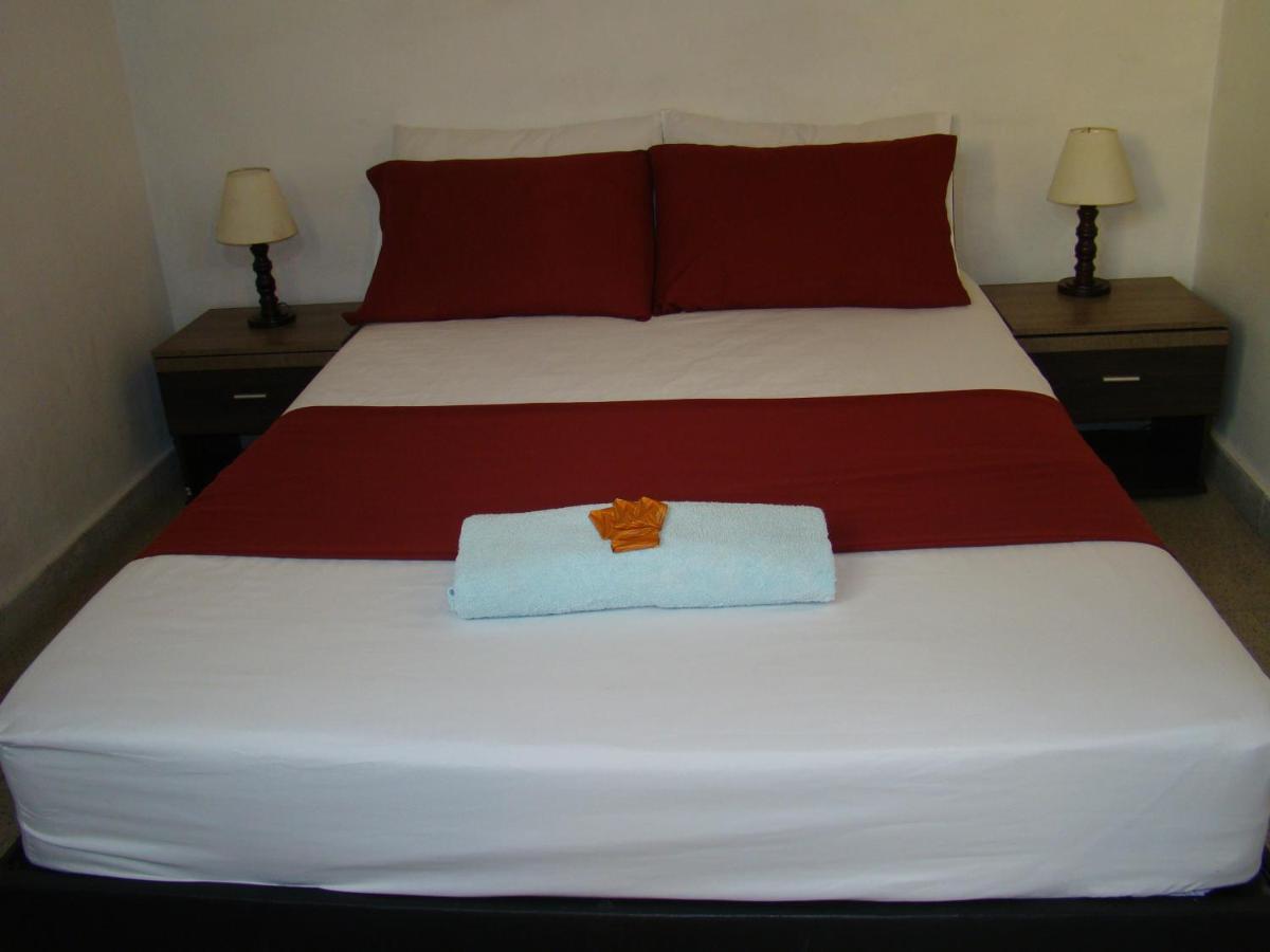 Yellow House Hostal